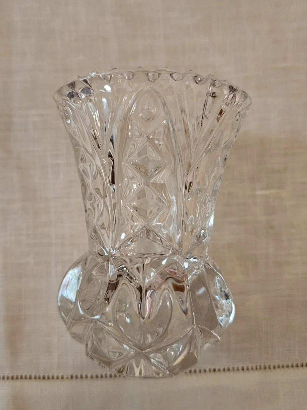 Vintage Princess House 24% Lead Crystal  Thistle-Shaped Bud Vase 3.75